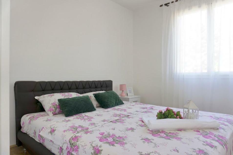 Nina Apartment เทรบินเย ภายนอก รูปภาพ